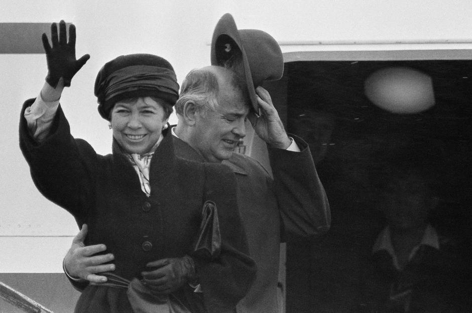 FILE PHOTO: Mikhail Gorbachev and his wife Raisa board Ilyushing-62 at end of a summit in Reykjavik