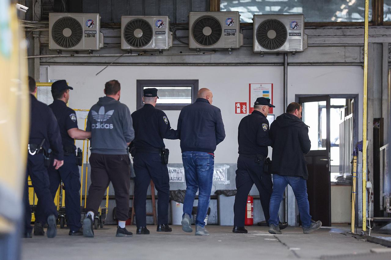 Zagreb: Privo?enje uhi?enih HEP-ovaca u USKOK 