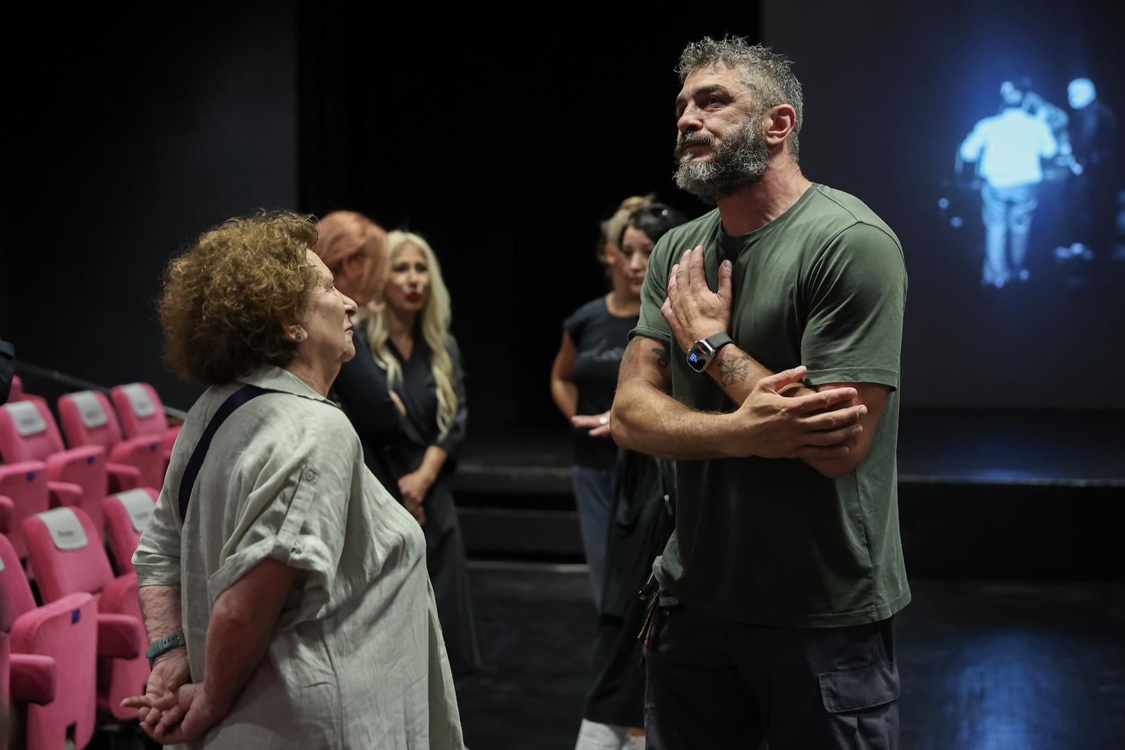 Mirsad Tuka je rođen 19. lipnja 1965. godine u Tuzli.