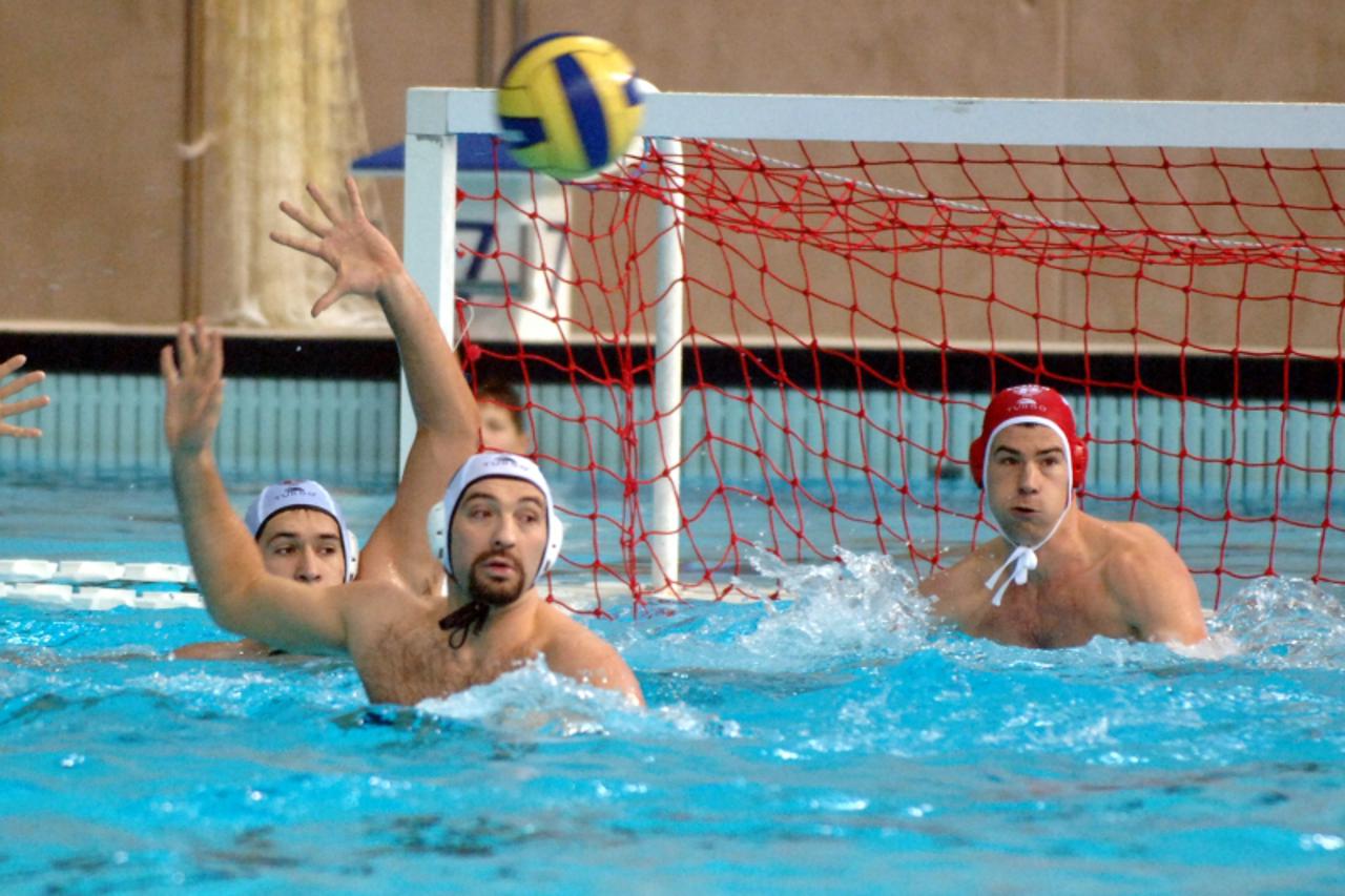 'za pokrij...01.02.2010. rijeka......igraci primorja samir barac i vratar davor car Photo: Goran Kovacic/PIXSELL'