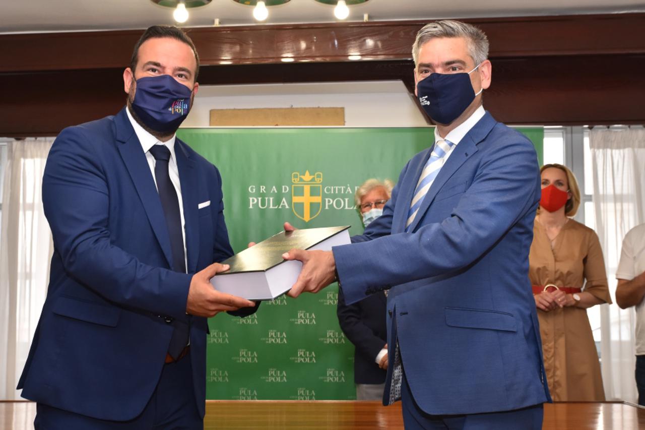 Primopredaja vlasti u Puli