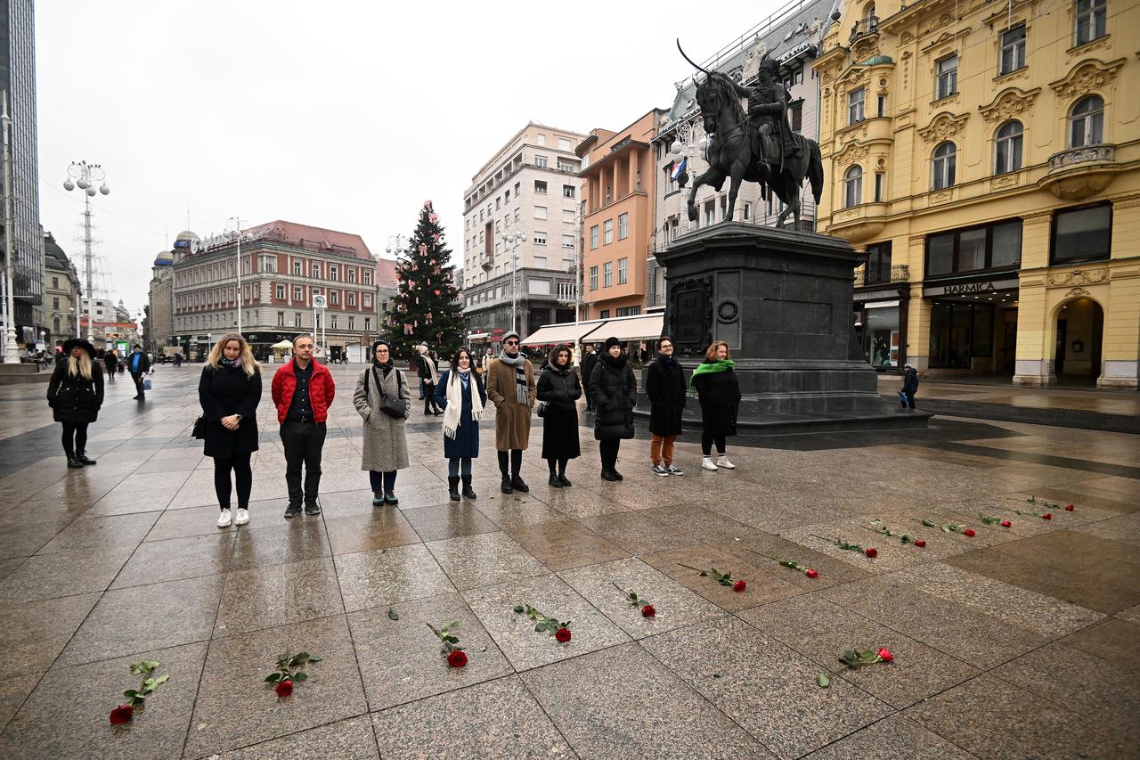 Zagreb: Održan prosvjedni performans 'Tiha misa'