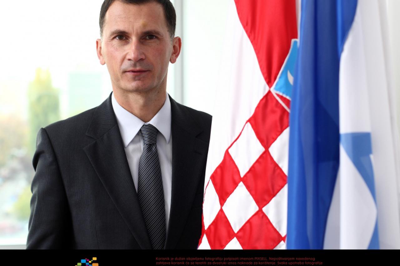 \'11.11.2011., Zagreb  - Lijecnik pedijatar, forenzicar, geneticar i stalni sudski vjestak Dragan Primorac, raditi ce na slucaju ubojstva bogatog talijana koji je nakon 25 godina ponovo otvoren.  Phot