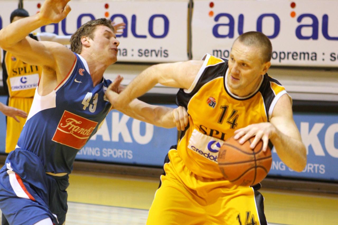 \'10.04.2011., Dvorana Gripe, Split - Kosarkaska utakmica 5. kola Lige za prvaka izmedju KK Split CO i KK Cibona. Ante Grgurevic, Leon Radosevic. Photo: Ivo Cagalj/PIXSELL\'