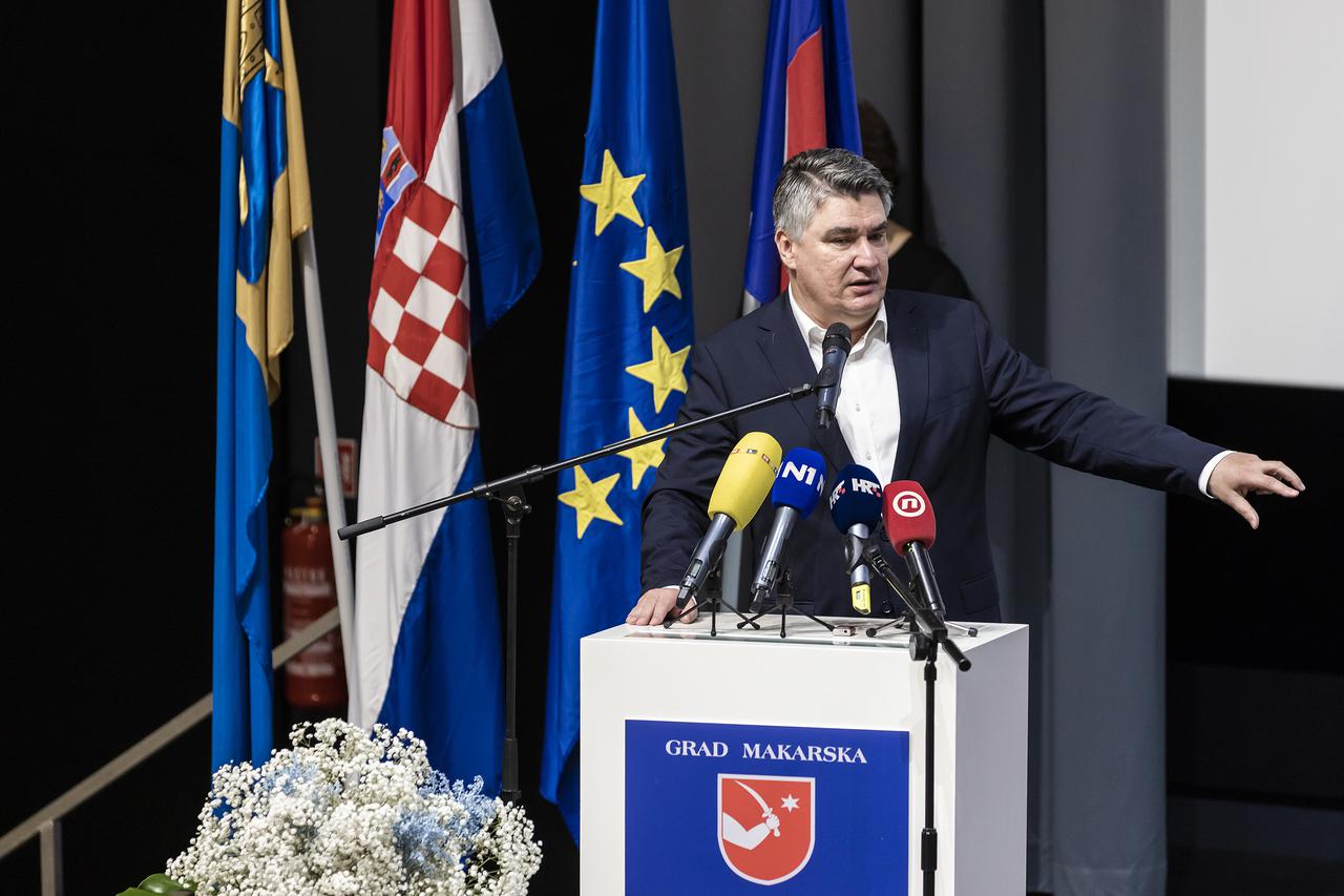 Predsjednik Republike Zoran Milanović na svečanoj sjednici Gradskog vijeća Grada Makarske