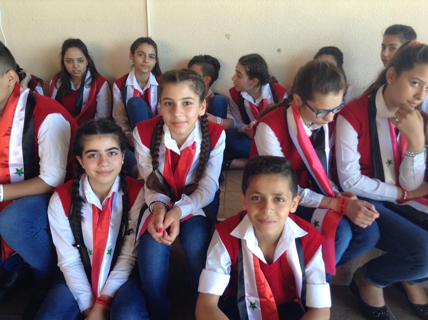 Djeca iz Sirije su prije povratka u domovinu svoje domaćine u Hrvatskoj razveselili priredbom, a ove su djevojčice pjevale u zboru