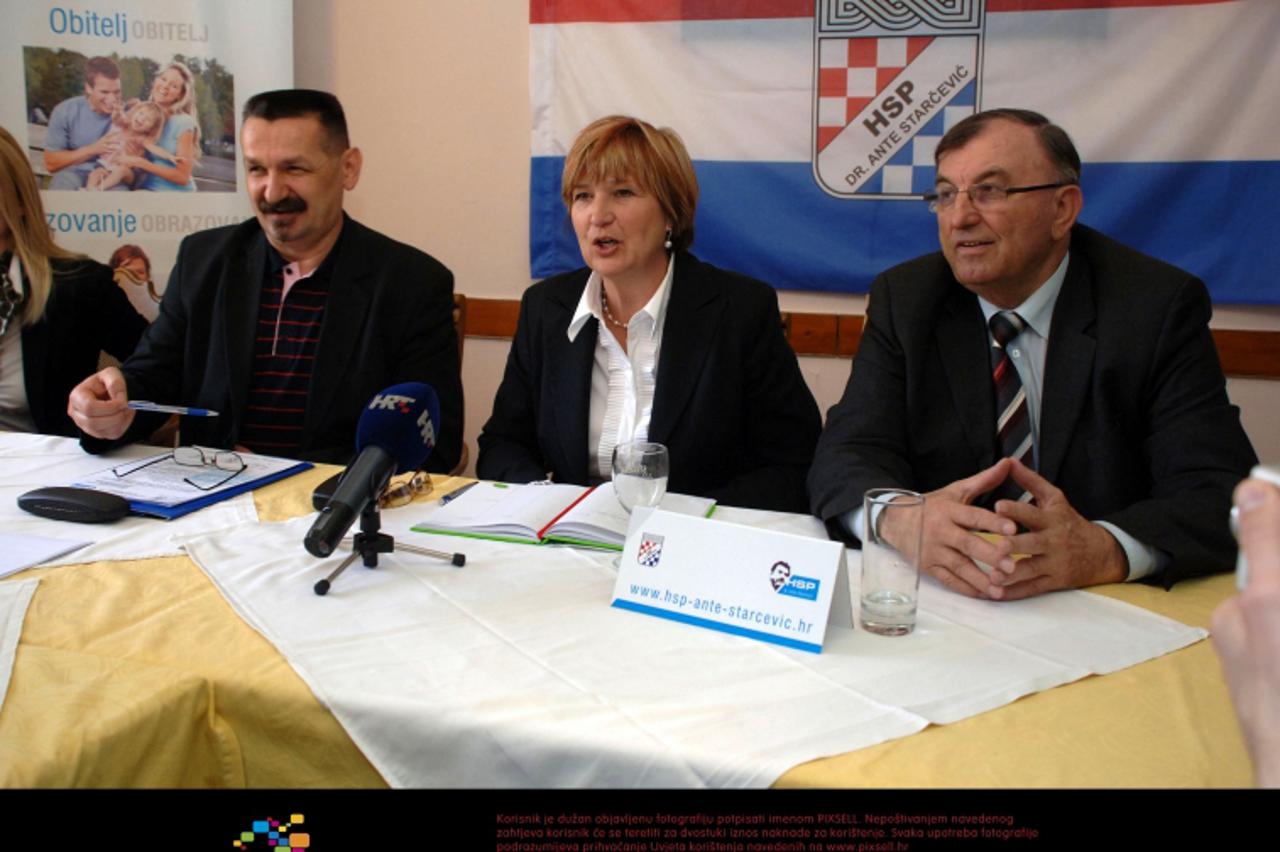 \'02.04.2011., Kutjevo - Ruza Tomasic odrzala je konfernciju za novinare. Pero Coric, glavni tajnik, i Radoslav Galic, predsjednik zupanijske organizacije HSP-a dr. Ante Starcevic.  Photo: Dusko Mirko
