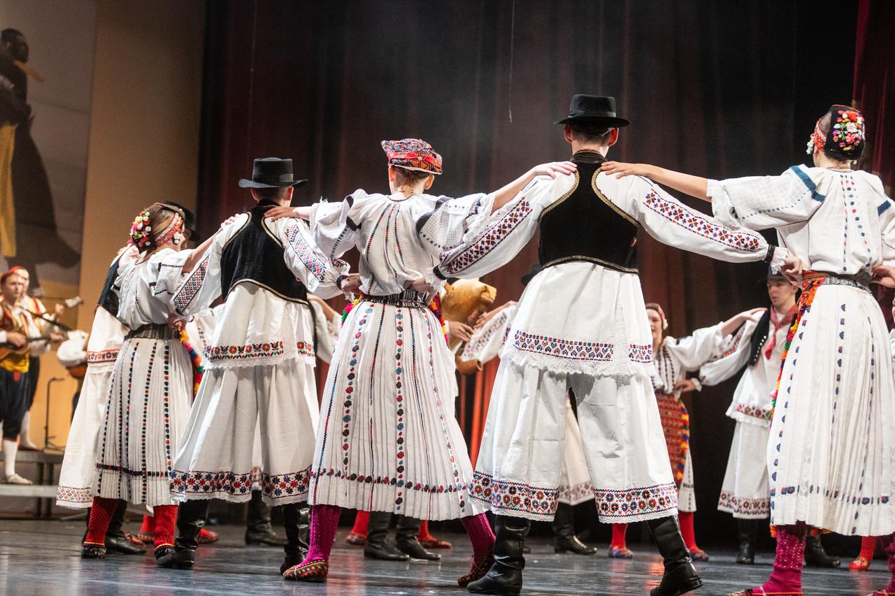 Zagreb: “Homo u kolo", program Dubrovačkog folklornog ansambla Linđo