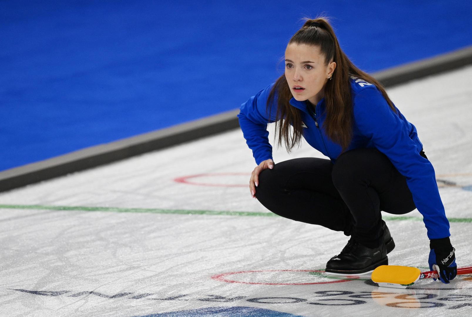 Prije senzacionalnog zlata na Igrama u Pekingu 2022., radila je kao prodavačica u trgovini sportske opreme, što pokazuje njezin neobičan put do vrha.