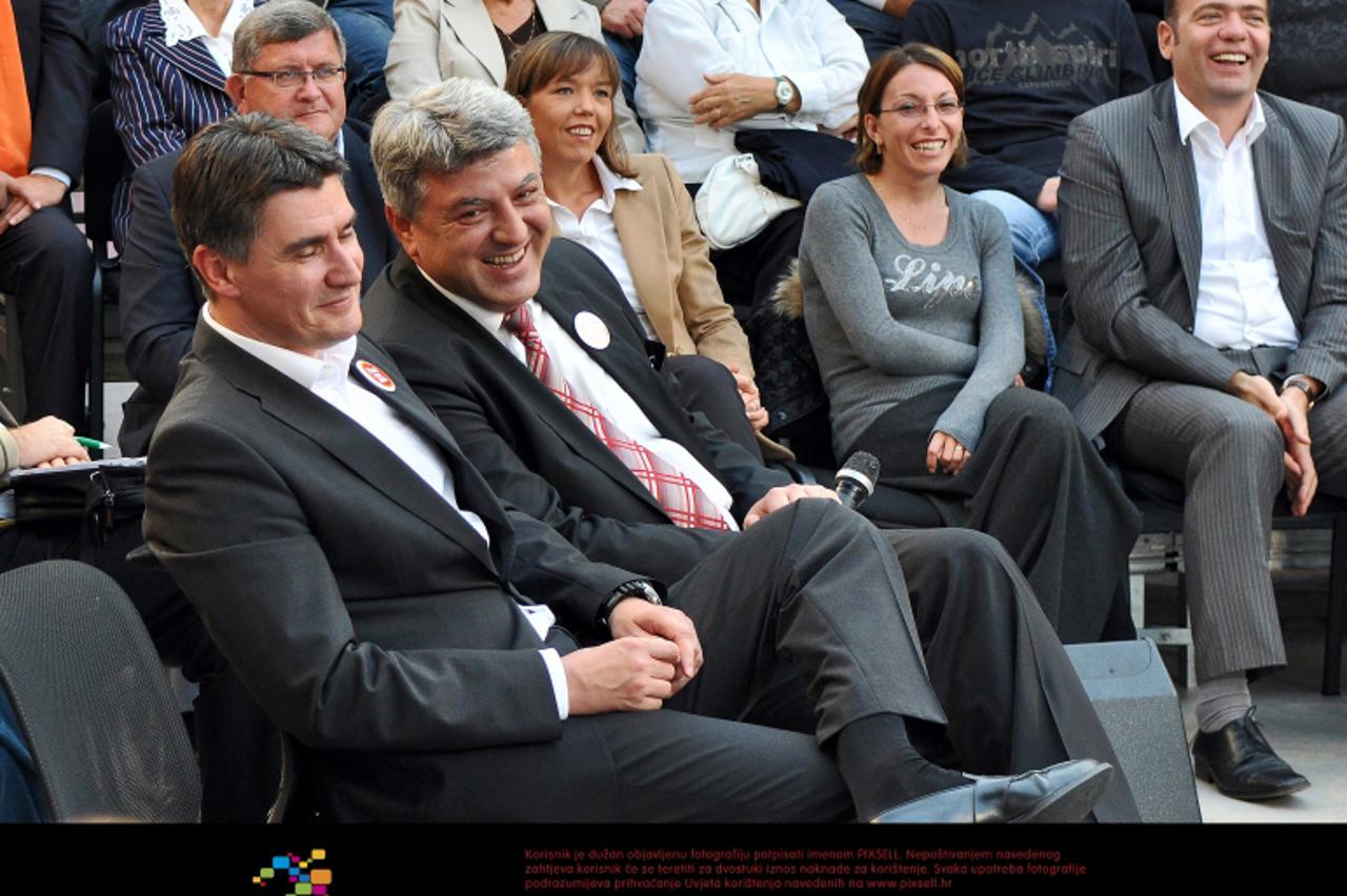 '12.10.2011., Pula - Javno predstavljanje Plana 21 Kukuriku koalicije na temu decentralizacije. U ime Kukuriku koalicije govorili su i odgovarali na pitanja gradjana predsjednik SDP-a Zoran Milanovic,