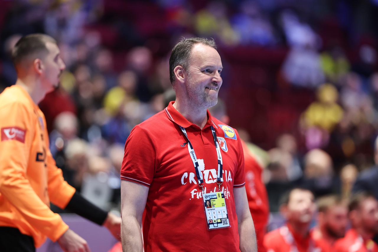 Malmo: Hrvatski rukometaši slave pobjedu u zagrljajima i poljupcima svojih najmilijih