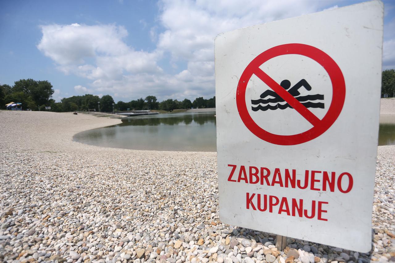 Zagreb: Zbog zagađene vode zabranjeno je kupanje u jezeru Bundek