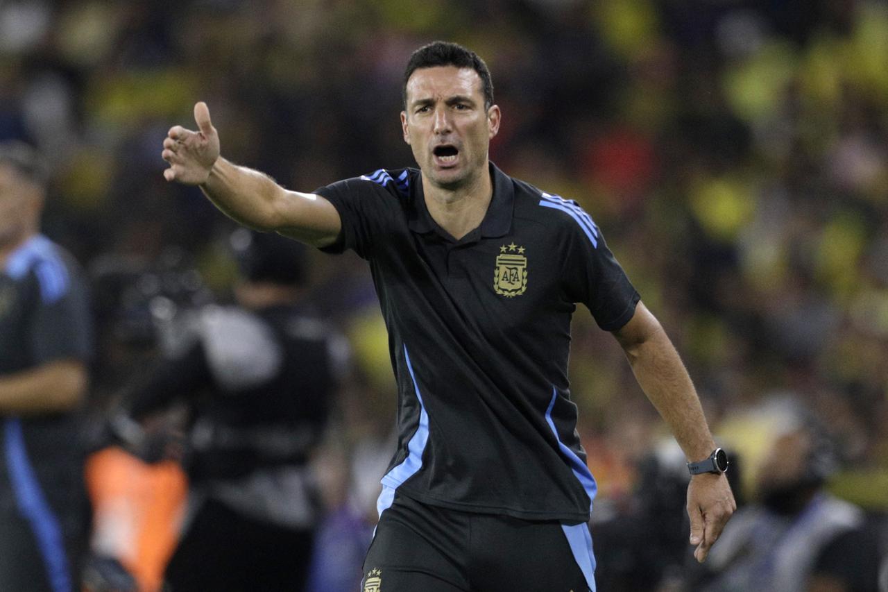 World Cup - CONMEBOL Qualifiers - Ecuador v Argentina