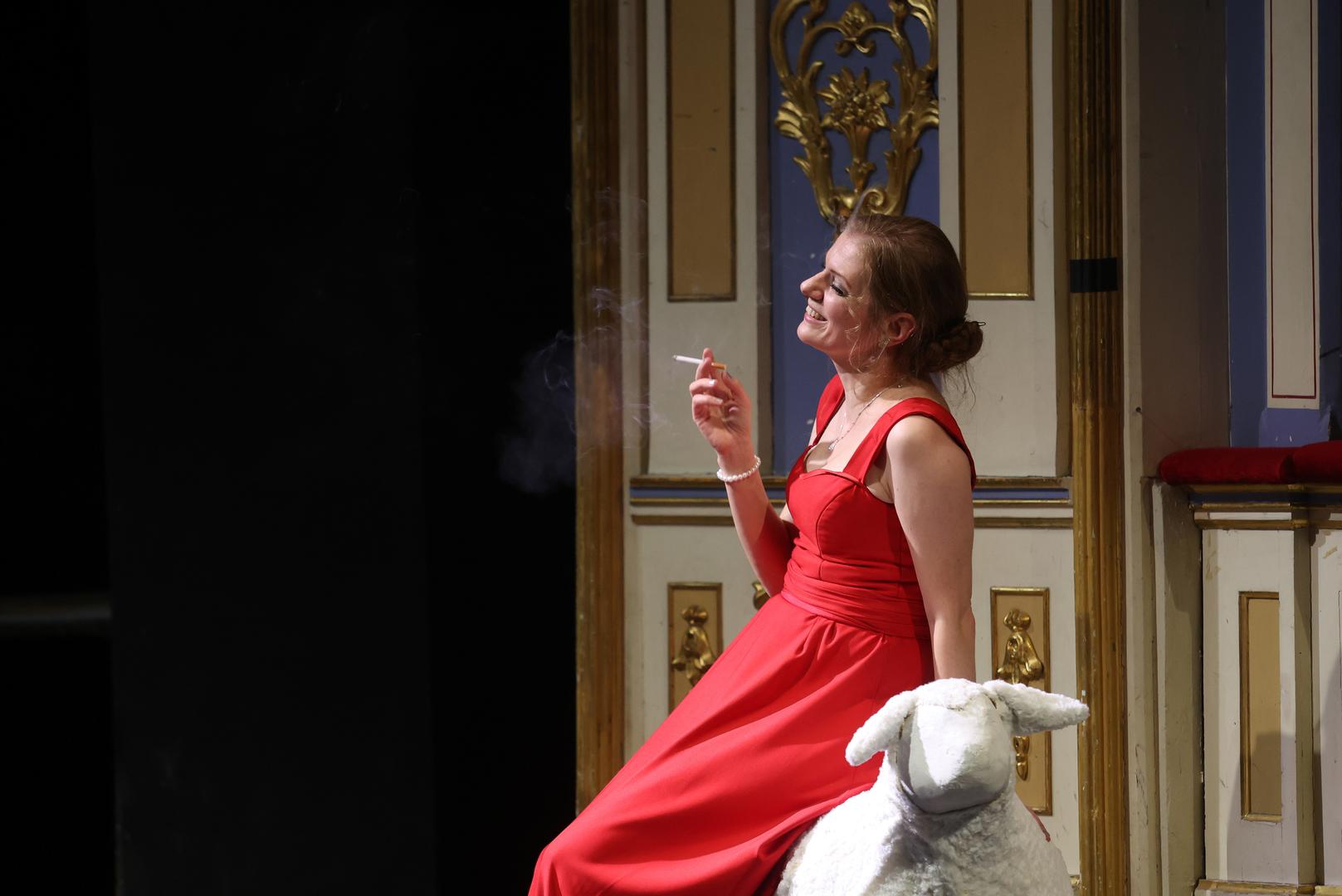 Ona u brak povezuje mnogima nepovezivo: Britanku i Poljaka