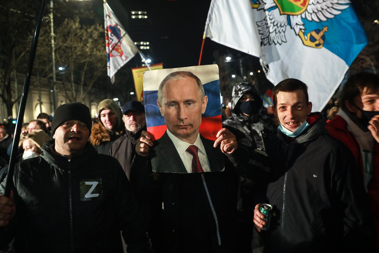 Beograd: Nekoliko stotina ljudi okupilo se kako bi pružilo podršku Rusiji