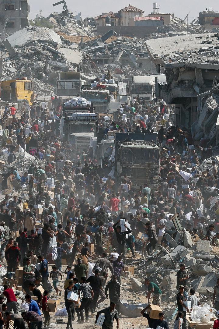 Službenik civilne zaštite u Gazi, organizacije za prvu pomoć koja djeluje pod autoritetom Hamasa, u podne u subotu je kazao da se oko 250.000 ljudi vratilo na sjeverni dio palestinskog teritorija otkako je prekid vatre stupio na snagu prethodnog dana u 11 sati.

