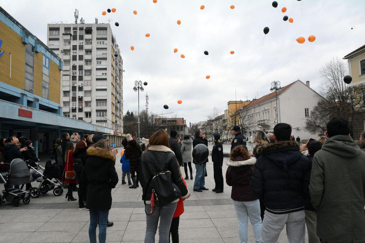 Slavonski Brod: Obilježena kampanja "Milijarda ustaje protiv nasilja nad ​ženama i djevoj​č​icama"