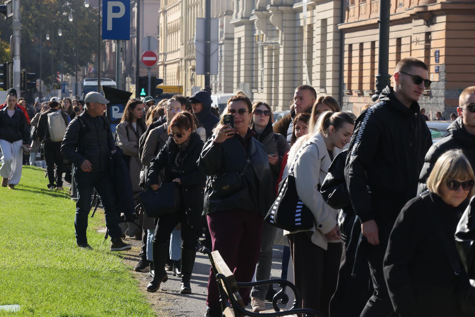 Hrvatska publika njeguje dugu i iznimno bogatu tradiciju uživanja u ovom poznatom remek-djelu Čajkovskog, a zanimljivo je da su se u Zagrebu prvi fragmenti ovog slavnog baleta počeli izvoditi još tijekom dvadesetih godina prošlog stoljeća. Prva cjelovita izvedba na pozornici Hrvatskog narodnog kazališta u Zagrebu dogodila se 1931. godine, a 1970. "Orašar" je postao stalni i redoviti dio božićnog repertoara zagrebačkog baleta, na veliko oduševljenje brojnih građana