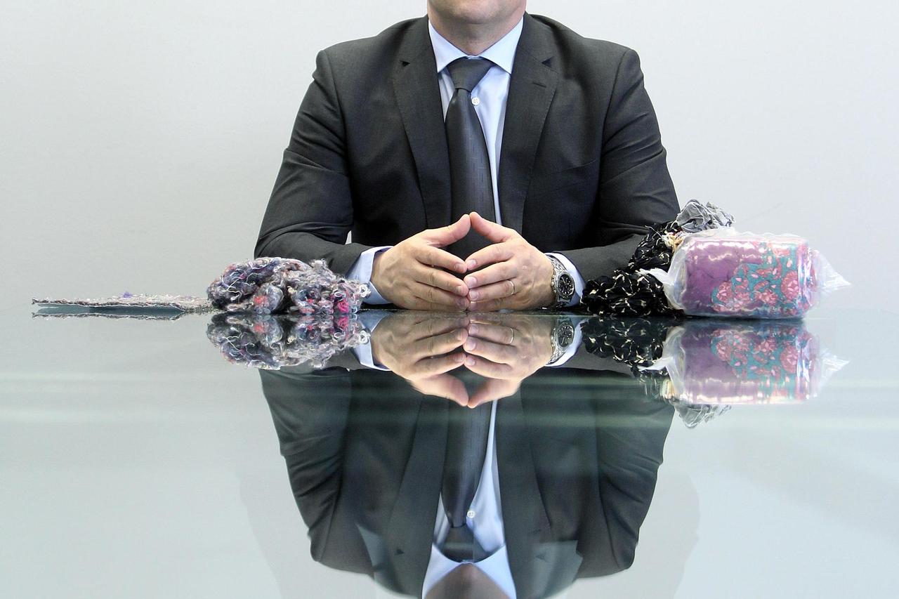 17.04.2015., Zabok - Pogon firme Regeneracija Zabok koja za 50lp/kg otkupljuje staru odjecu, reciklira ju i preradjuje u novi materijal. Direktor firme Andjelko Svaljek.