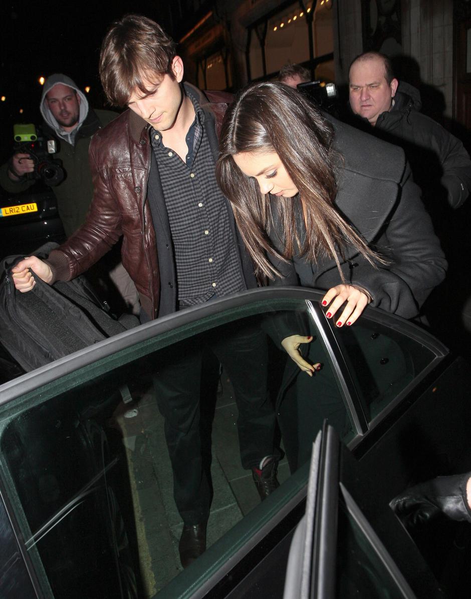 ashton kutcher mila kunis