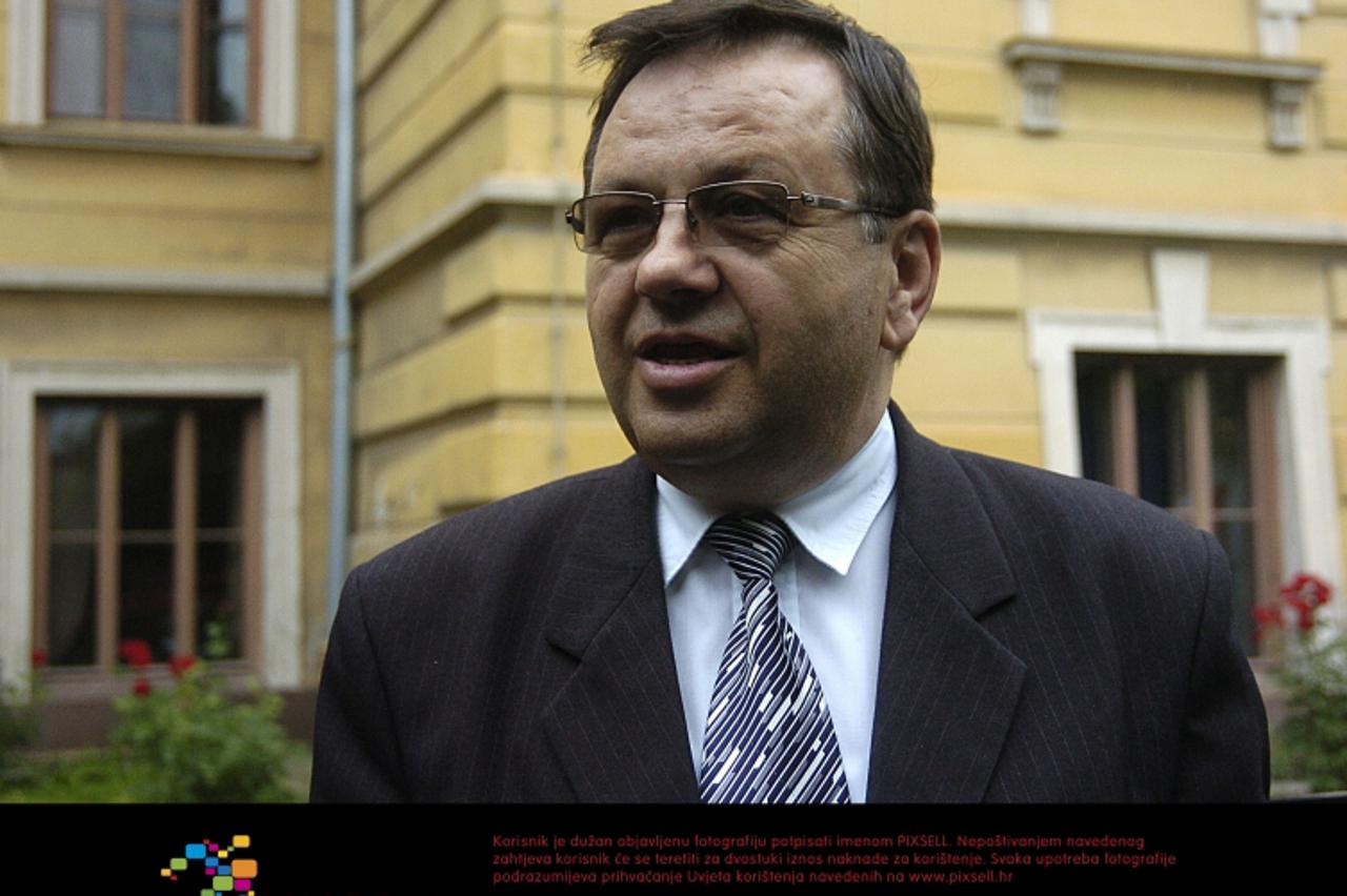 '04.06.2009.,Osijek,Hrvatska - Osjecki odvjetnik napisao knjigu o kralju Arturu,Lujo Medvidovic odvjetnik i autor knjige Castus i pravda Photo: Marko Mrkonjic/Vecernji list'