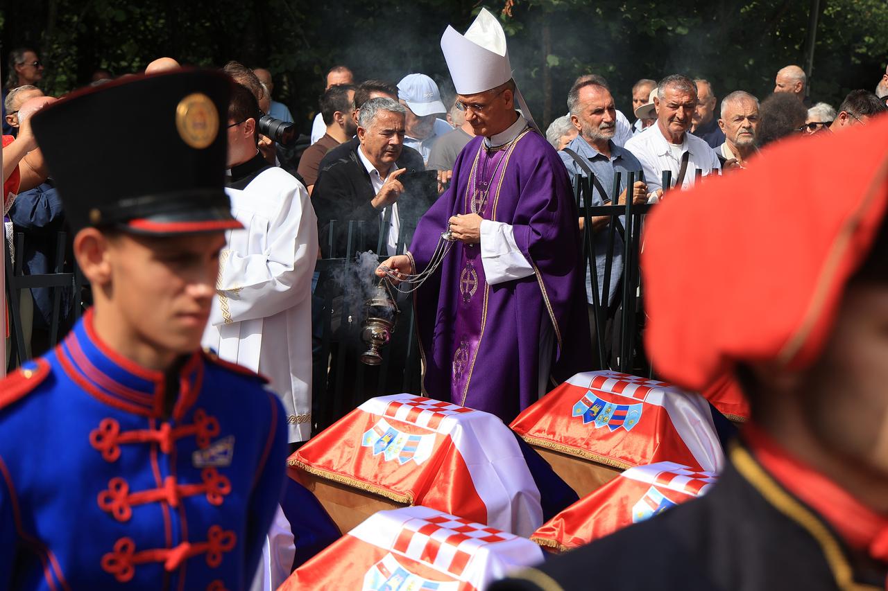 Posljednji ispraćaj i ukop 814  žrtava Drugog svjetskog rata i poslijeratnog razdoblja ekshumiranih iz masovne grobnice jama Jazovka