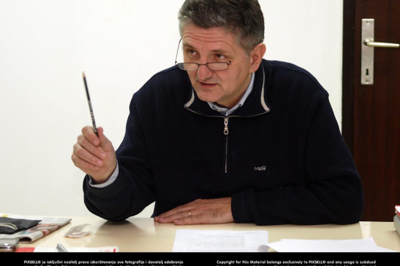 '09.02.2012., Zagreb - U Centru kretivnog pisanja odrzavaju se radionice pisanja i citanja. Predavac Miroslav Micanovic. Photo: Borna Filic/PIXSELL'
