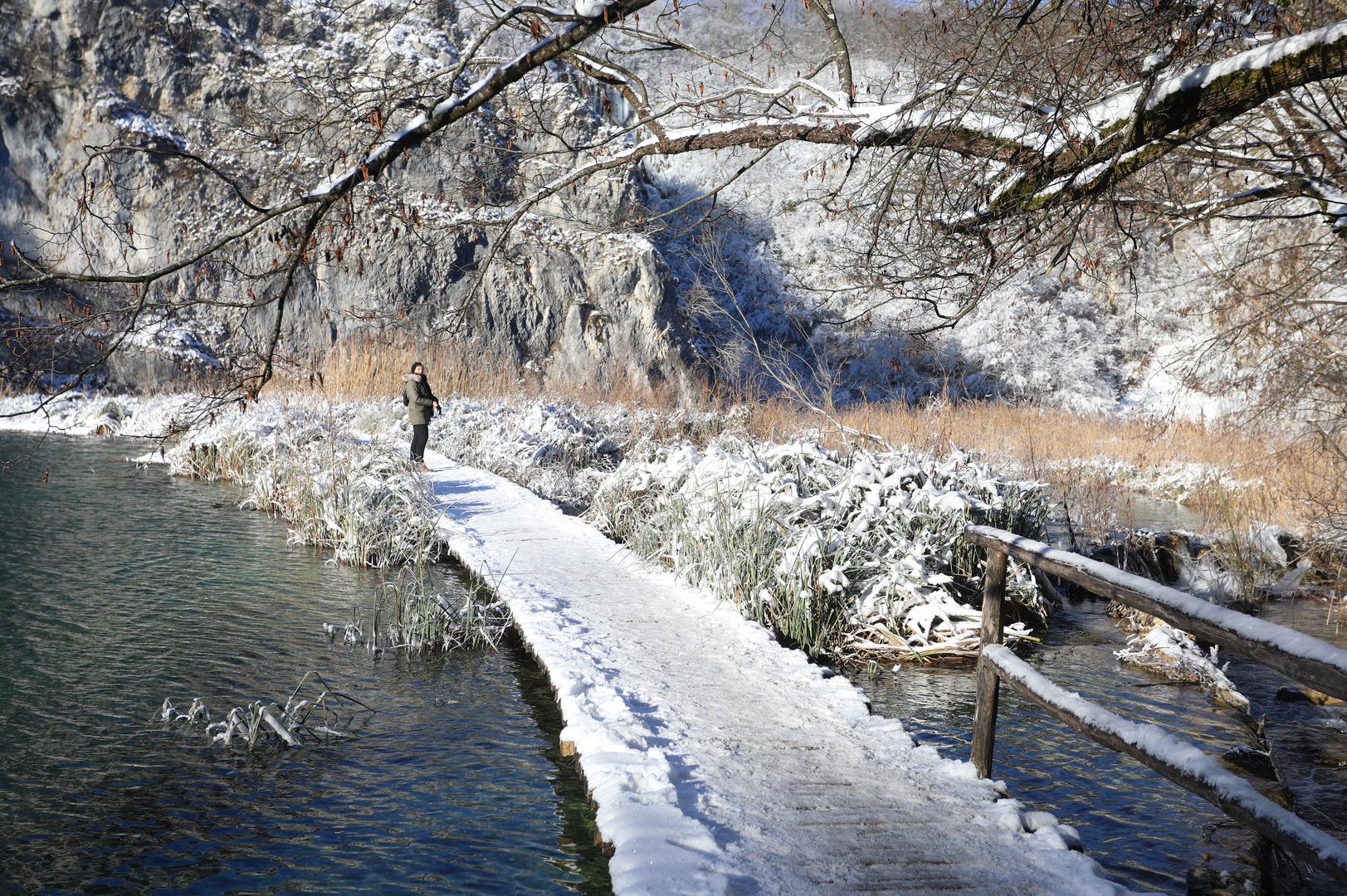 13.01.2024., Plitvicka jezera - Snijeg i debeli minusi zaledili su slapove na Plitvickim jezerima koji mame uzdahe brojnih posjetitelja. Photo: Kristina Stedul Fabac/PIXSELL
