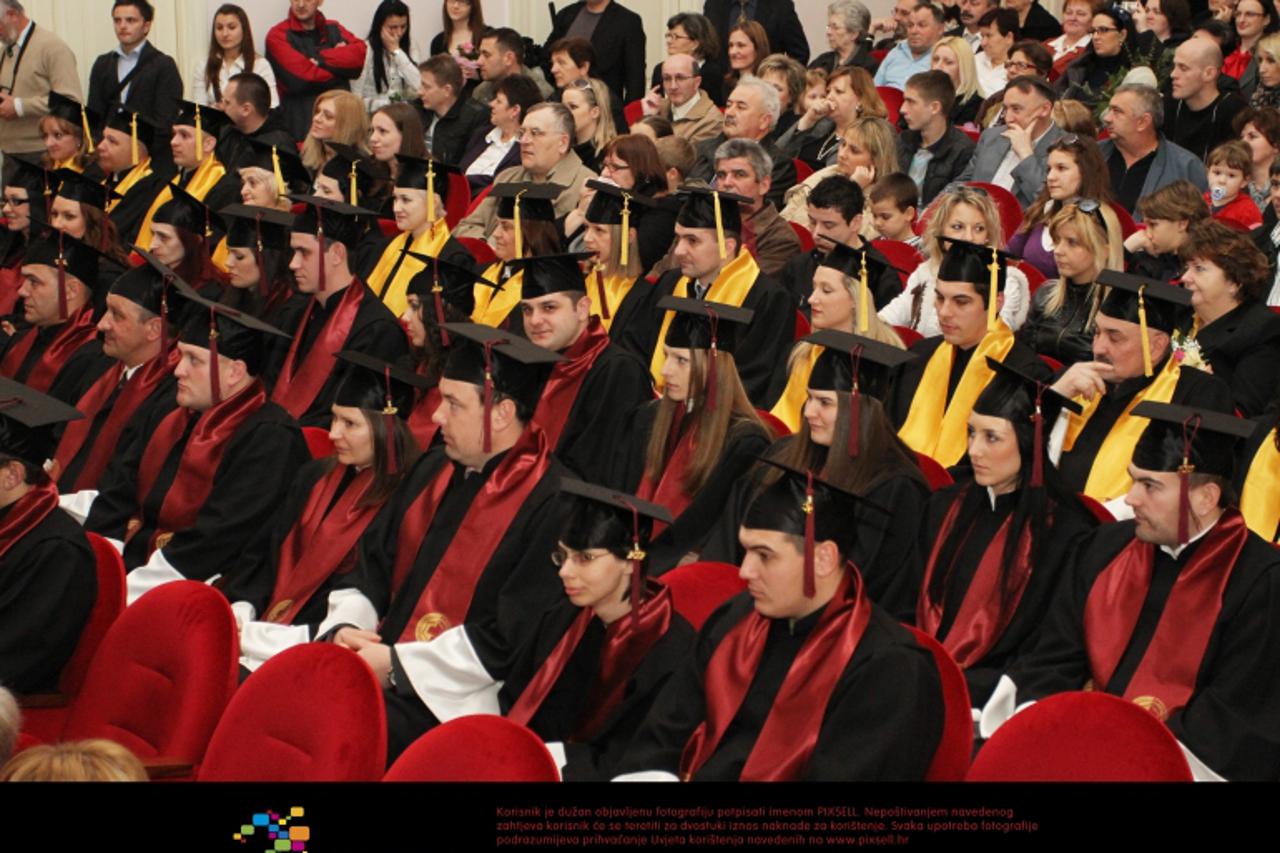 '02.03.2012. Karlovac - Promocija diplomanata Veleucilista u Karlovcu. Diplome je primilo 134 studenata sa smjerova mehatronike, strojarstva, prehrambene tehnologije, lovstva i zastite prirode, teksti
