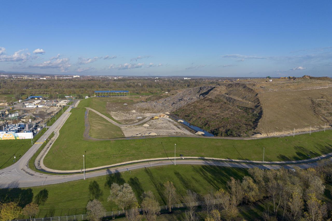 Pogled iz zraka na odron smeća na Jakuševcu