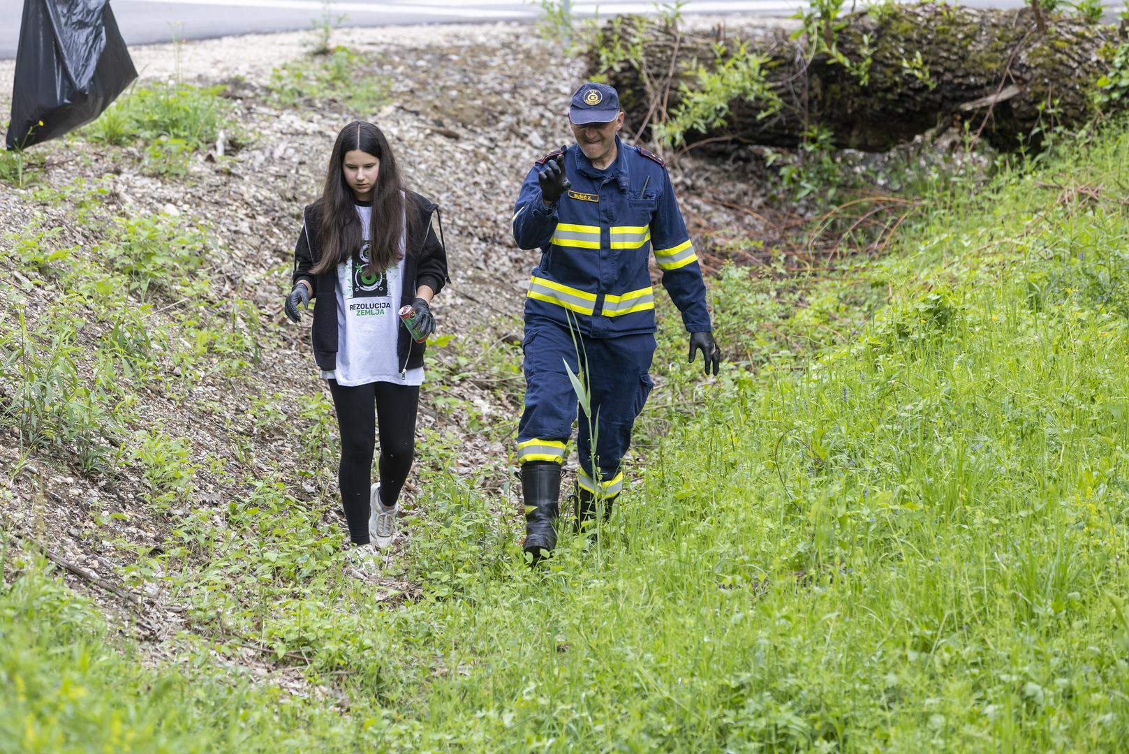 26.04.2025., Bosnjaci - Rezolucija Zemlja 2025 -  Savjet mladih Opcine Bosnjaci i DVD Bosnjaci u akciji ciscenja smeca. Photo: Davor Javorovic/PIXSELL