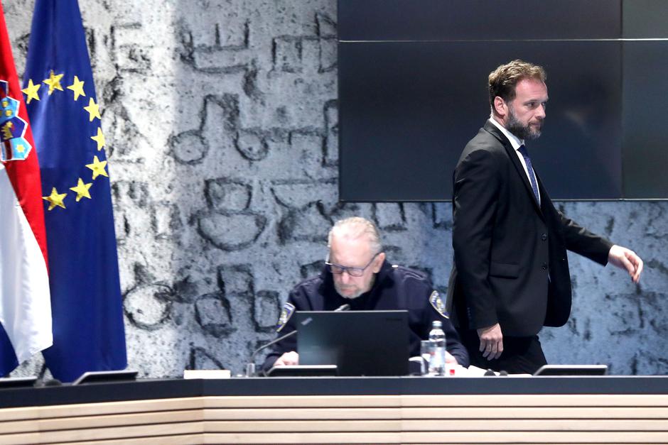 Vlada donosi travanjski paket mjera za pomoć gospodarstvu