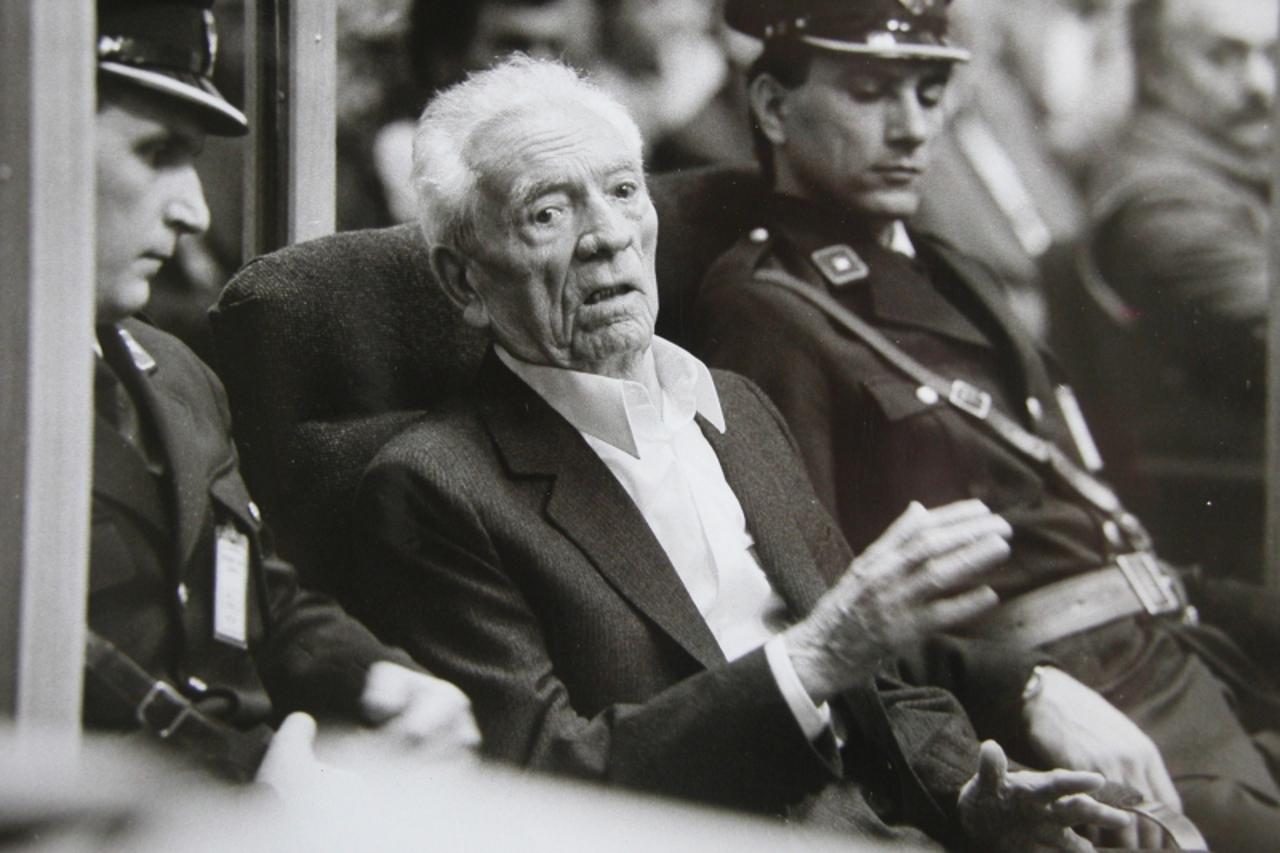 \'za unu.......26.08.2003. andrija artukovic - izrucenje i sedjenje 1986 u zagrebu snimio fotodokumentacija vecernjeg lista\'