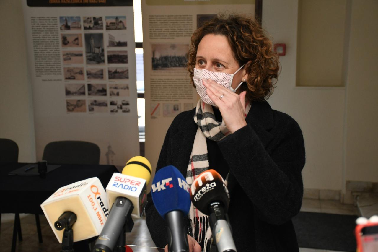 Bjelovar: Ministrica Obuljen-Koržinek na predaji prostora namijenjenih za urede Državnog arhiva