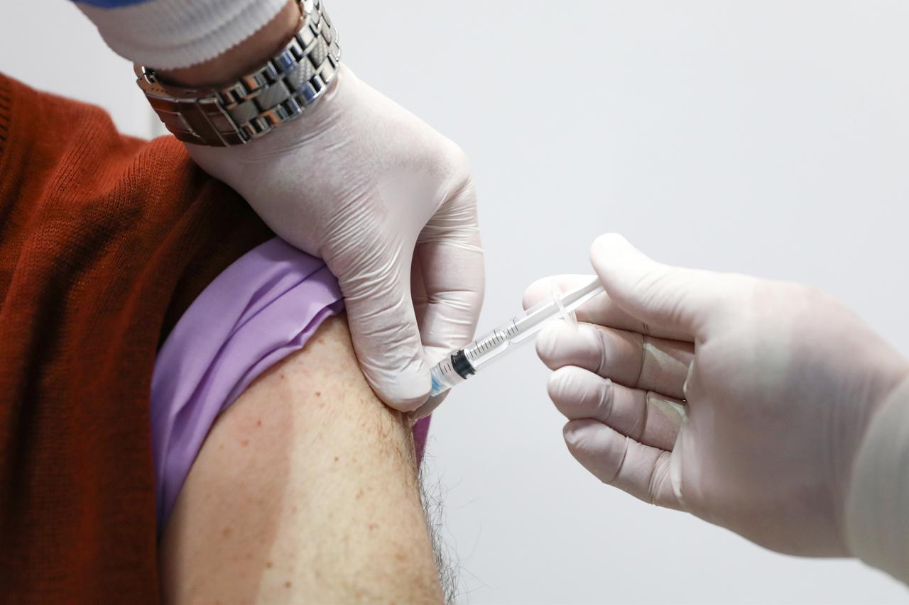 Sarajevo: Masovno cijepljenje građana protiv koronavirusa u dvorani Zetra