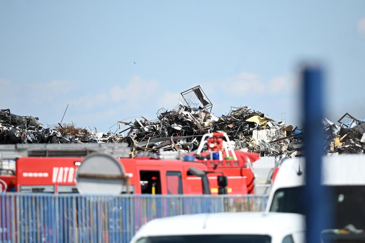 Zagreb: Požar u tvrtki Cezar u Sesvetama