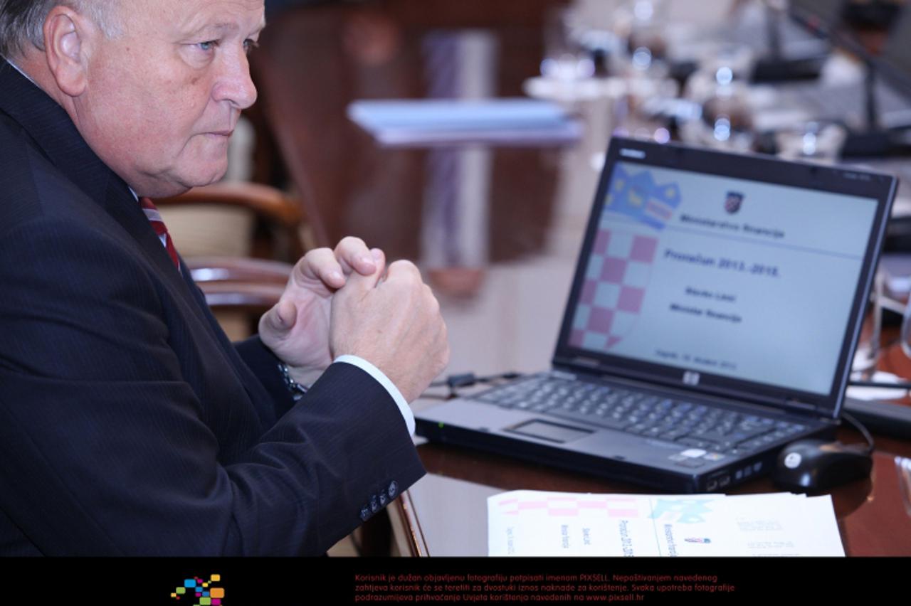 '19.11.2012., Zagreb - Vlada RH je na danasnjoj sjednici raspravljala o prijelogu proracuna za 2013. godinu. Slavko Linic. Photo: Patrik Macek/PIXSELL'