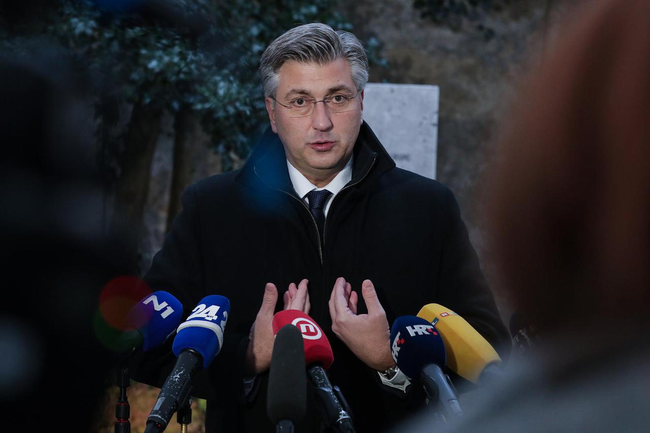 Otočec na Krki: Andrej Plenković obratio se medijima nakon otkrivanja spomen ploče