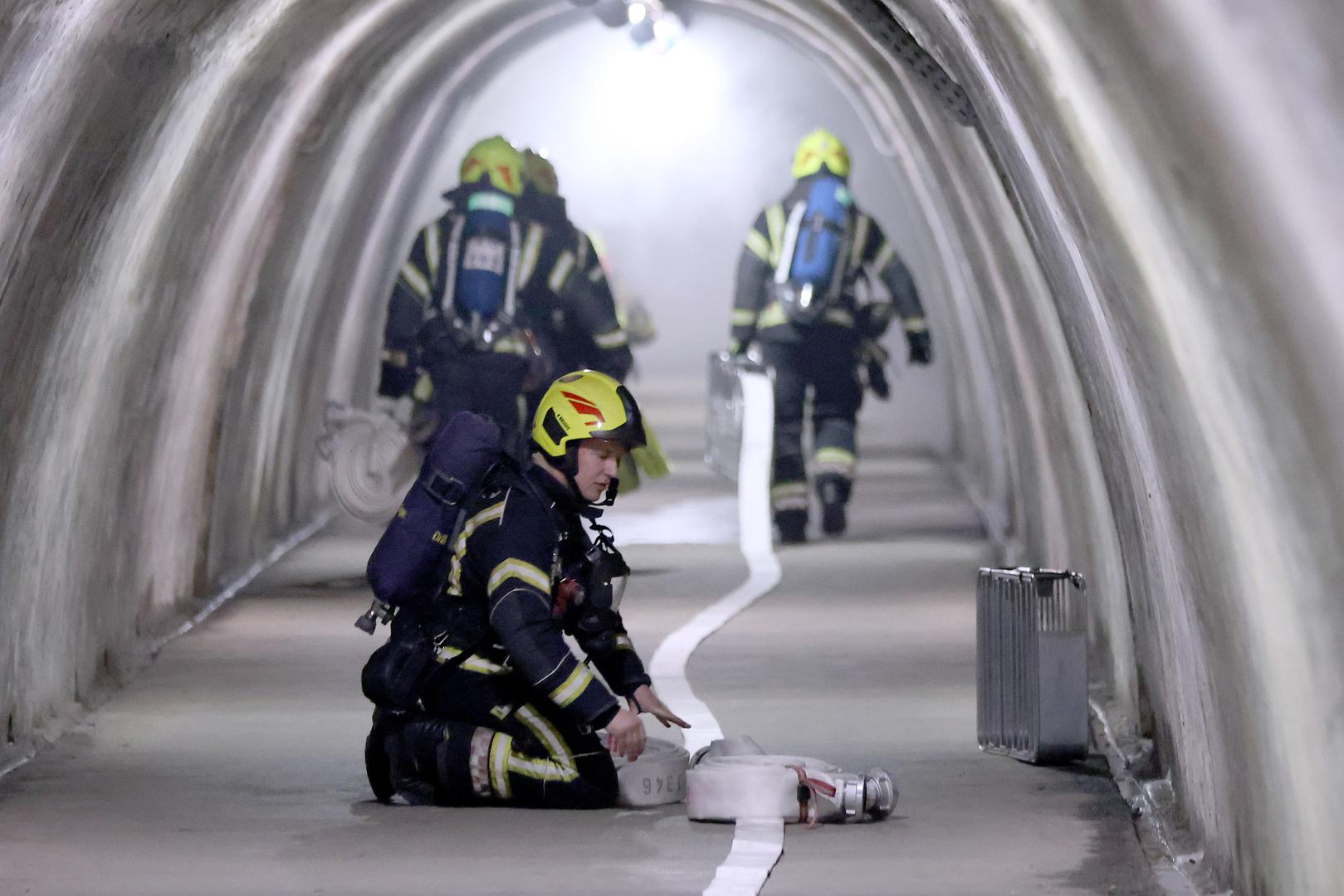 Iz vatrogasne postrojbe ranije su upozorili građane da će tunel u tom razdoblju biti zatvoren za prolazak. Nakon završetka vježbe tunel je ponovno otvoren za građane.
