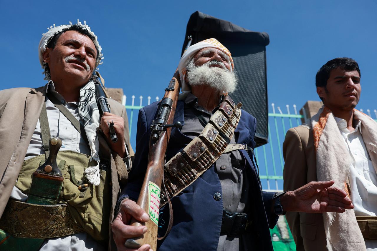 storyeditor/2026-10-12/2026-10-07T101224Z_240828348_RC26YNAEXPH3_RTRMADP_3_IRAN-CRISIS-YEMEN-HOUTHIS.JPG