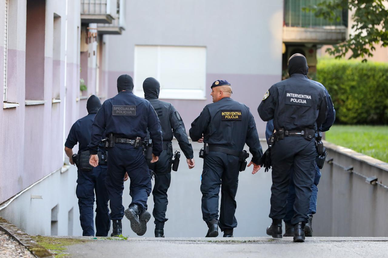 Zagreb: Kriminalistička policija u istrazi stambene zgrade na Srednjacima