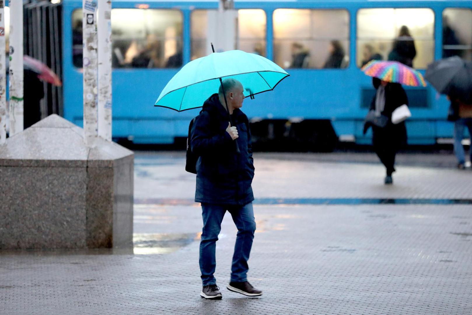 16.01.2023., Zagreb - Pogorsanje vremene sa jakom kisom koja od nocas pada u vecem dijelu Hrvatske tijekom tjedna bi prema prognozama moglo donijeti i snijeg u nizinama.  Photo: Patrik Macek/PIXSELL