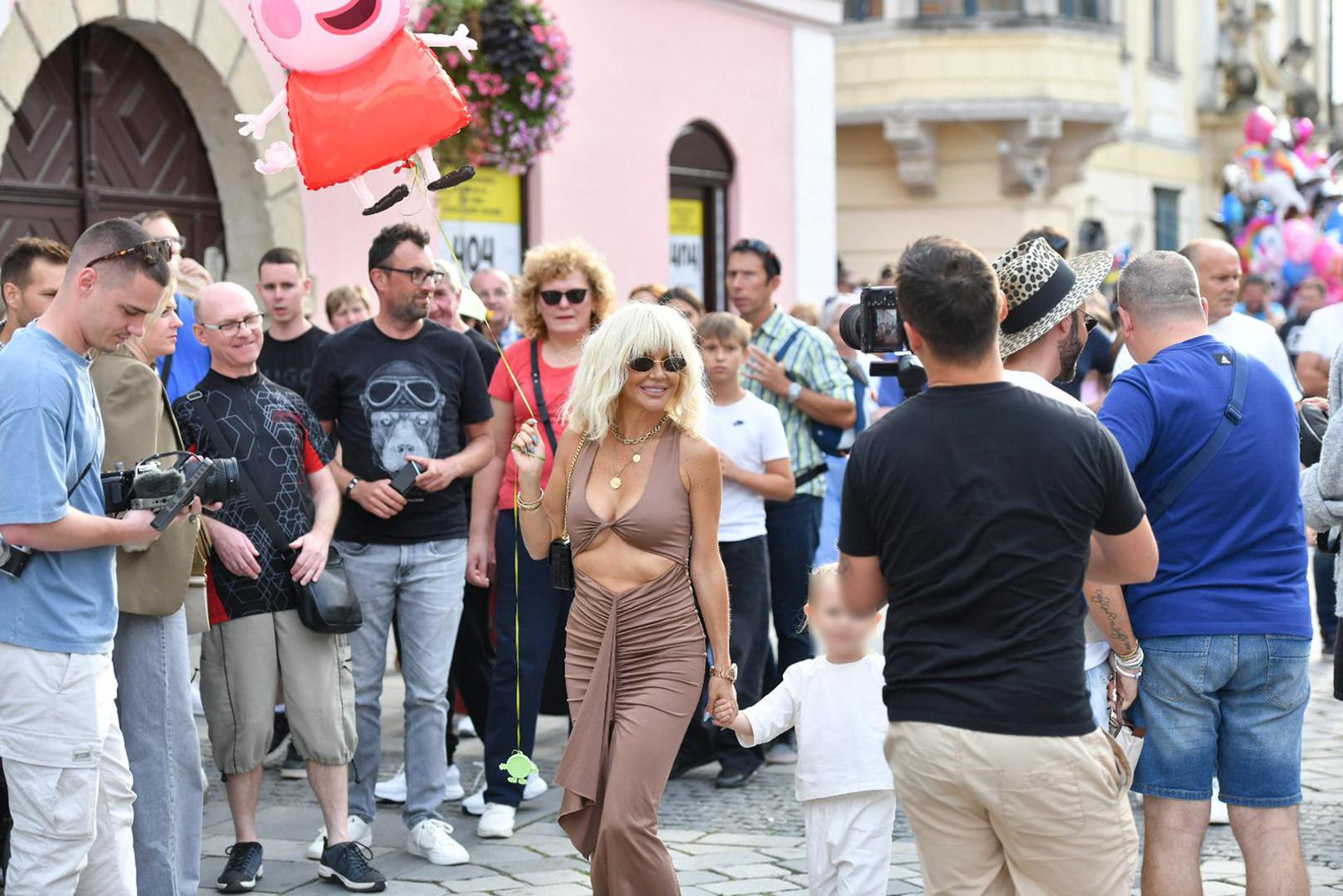 Naime, Maja, maleni Bloom i njezino društvo prošetali su Špancirfestom, a snimili su ih Pixsellovi fotoreporteri. 