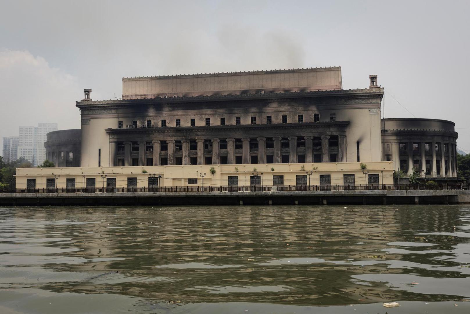 Smoke rises from the burning Manila Central Post Office after a massive fire, in Manila, Philippines, May 22, 2023. REUTERS/Eloisa Lopez Photo: ELOISA LOPEZ/REUTERS