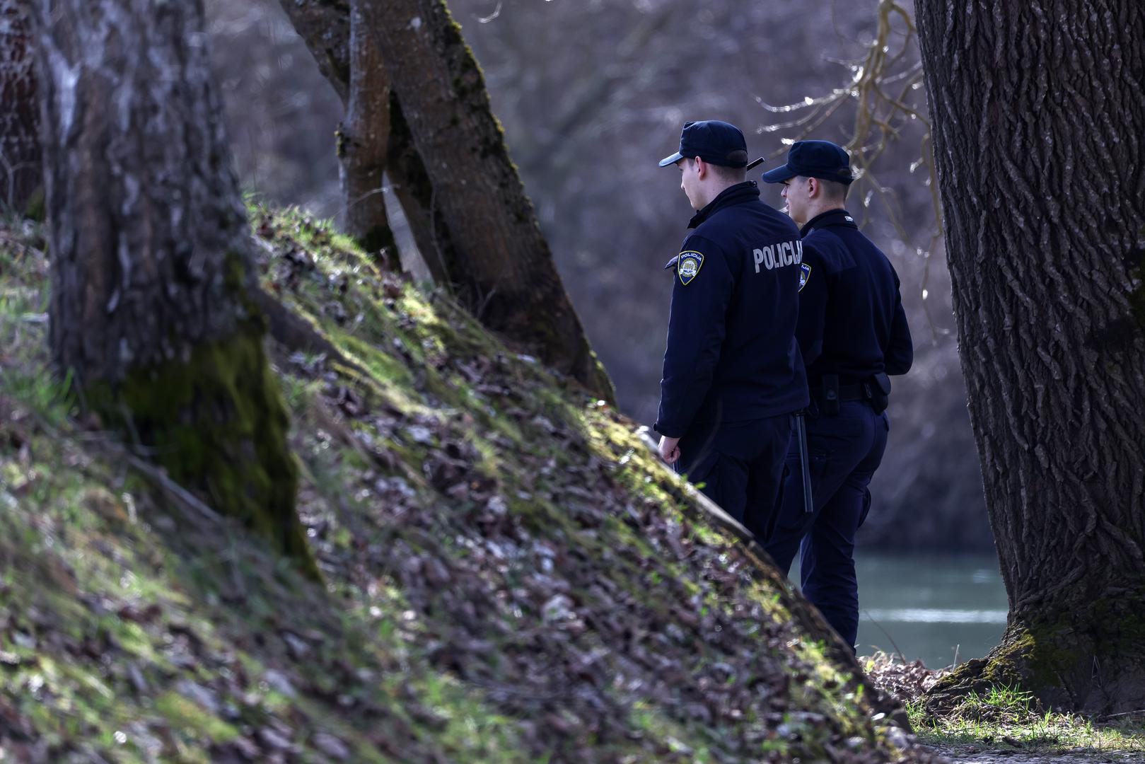 Osumnjičeni strani državljanin pod nadzorom je policijskih službenika koji su ga pronašli u sklopu nadzora državne granice u mjestu Rosulje.

