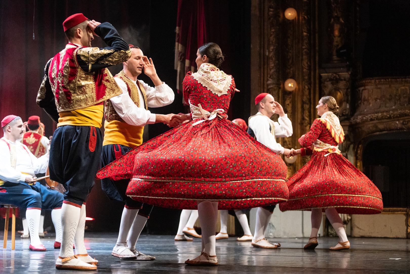 U nedjelju 8. veljače u zagrebačkom HNK održan je nastup Folklornog ansambla Linđo iz Dubrovnika