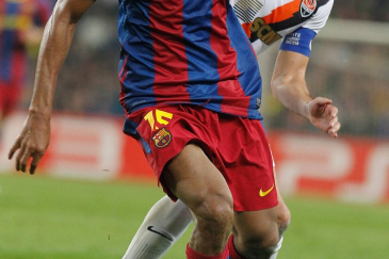 '06.04.2011, Camp Nou, Barcelona, Barcelona, ESP, UEFA CL Viertelfinale, Hinspiel, FC BARCELONA (ESP) v FC SHAKHTAR DONETSK (RUS) im Bild FC Barcelona\'s Seydou Keita (f) and FC Shakhtar Donetsk\'s Da