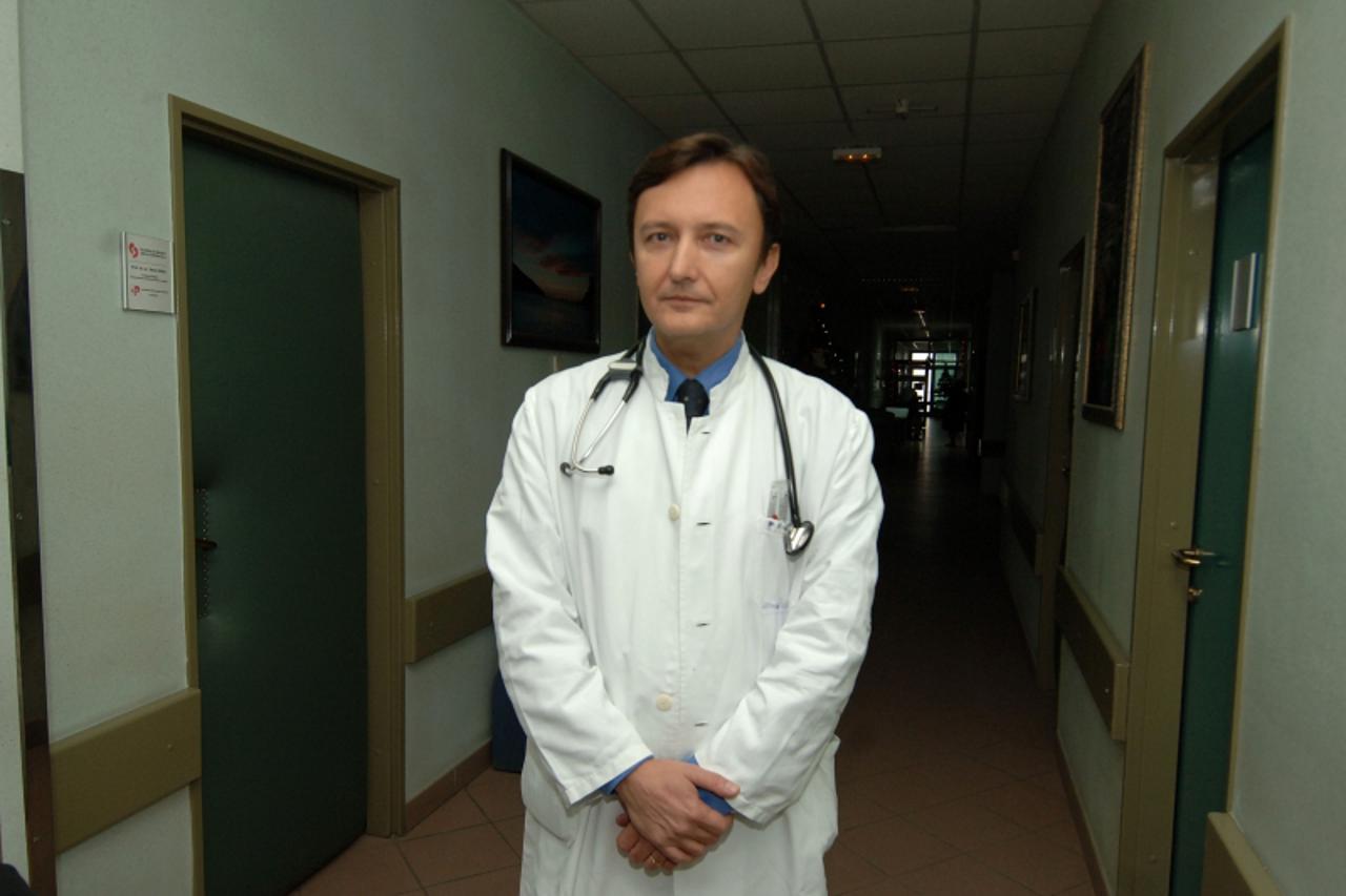 'unutrasnja...zagreb...28.12.2006.  kbc rebro, predsjednik sabora vladimir seks dozivio infarkt pa je zadrzan u bolnici, doktor davor milicic,  foto: goran stanzl'