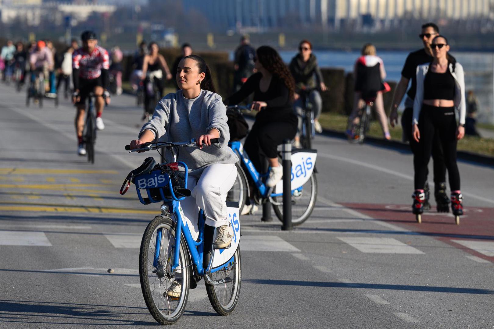 Mnogi Zagrepčani iskoristili su priliku za sportske aktivnosti, vožnju bicikla ili druženje na otvorenom, dok su obitelji i ljubitelji šetnji provodili vrijeme u parkovima i šetnicama. 