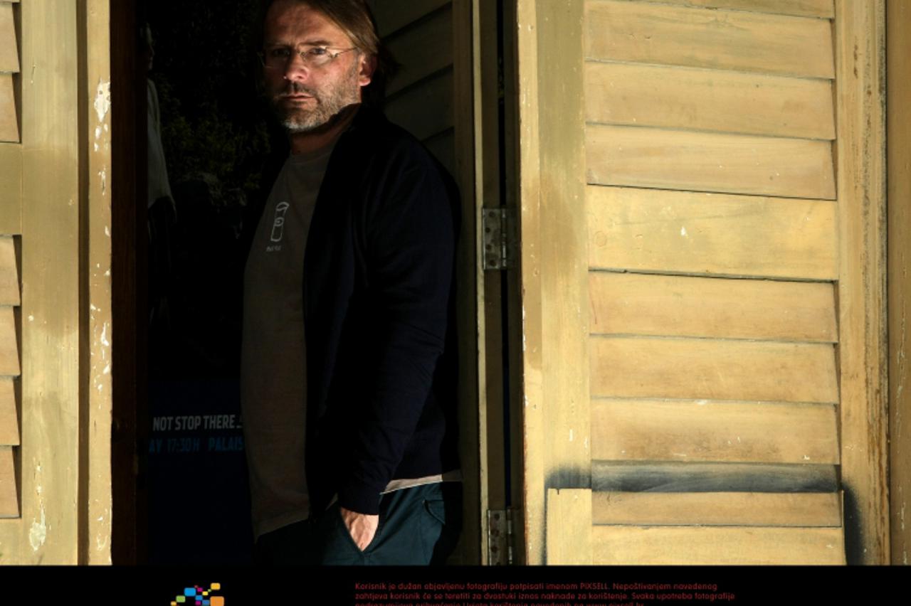 '01.09.2010., Nova Ves 18, Zagreb, Kuca hrvatskog filma - Hrvoje Hribar - Rodjen u Zagrebu. Diplomirao povijest umjetnosti i komparativnu knjizevnost, te filmsku reziju na ADU. Tijekom studija objavlj